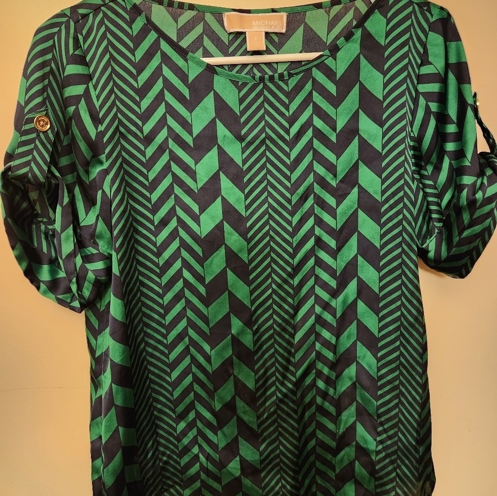 MICHAEL Michael Kors green silky blouse size 8 with gold hardware size 8